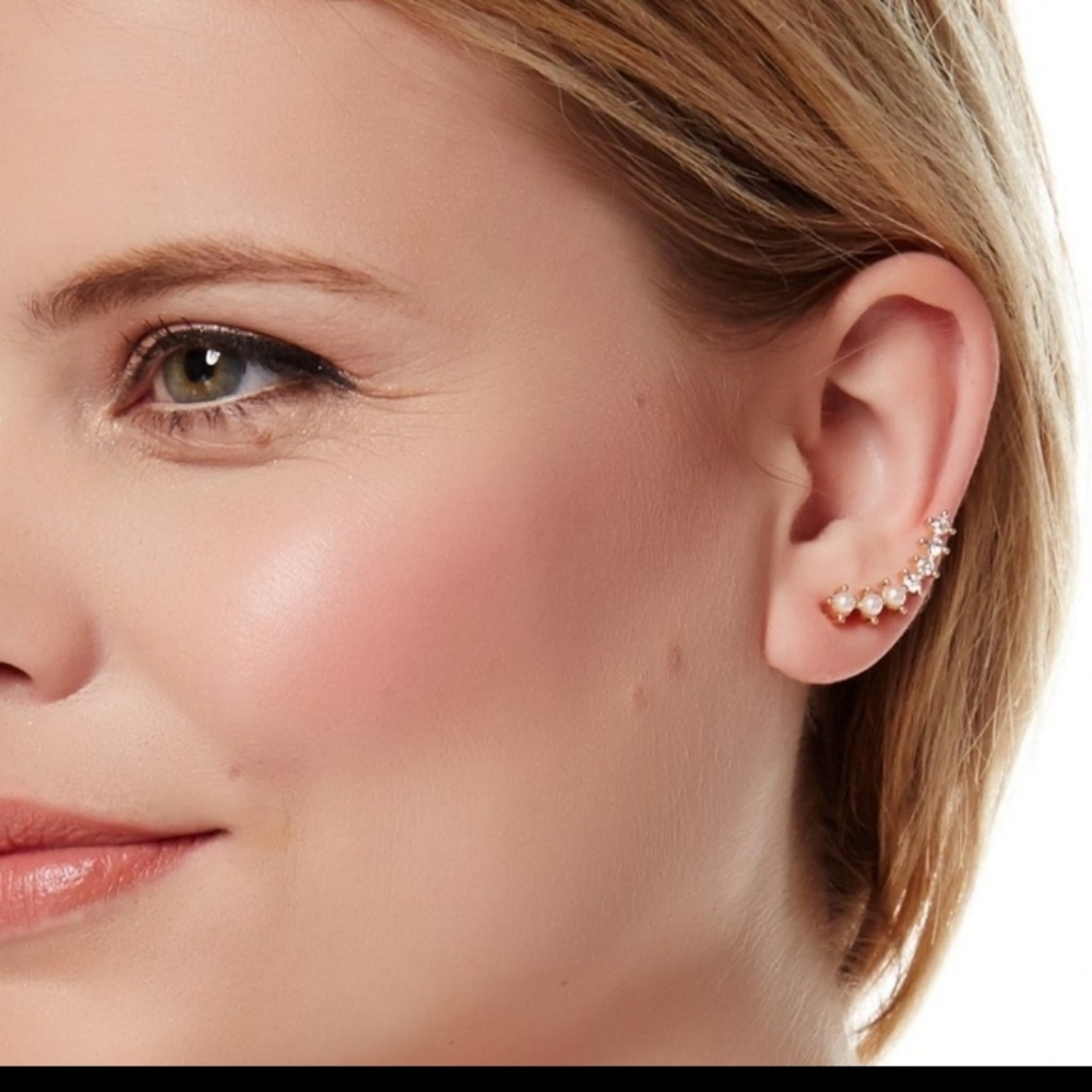 Host Pick❤Day Faux Pearl earrings - Picture 2 of 2